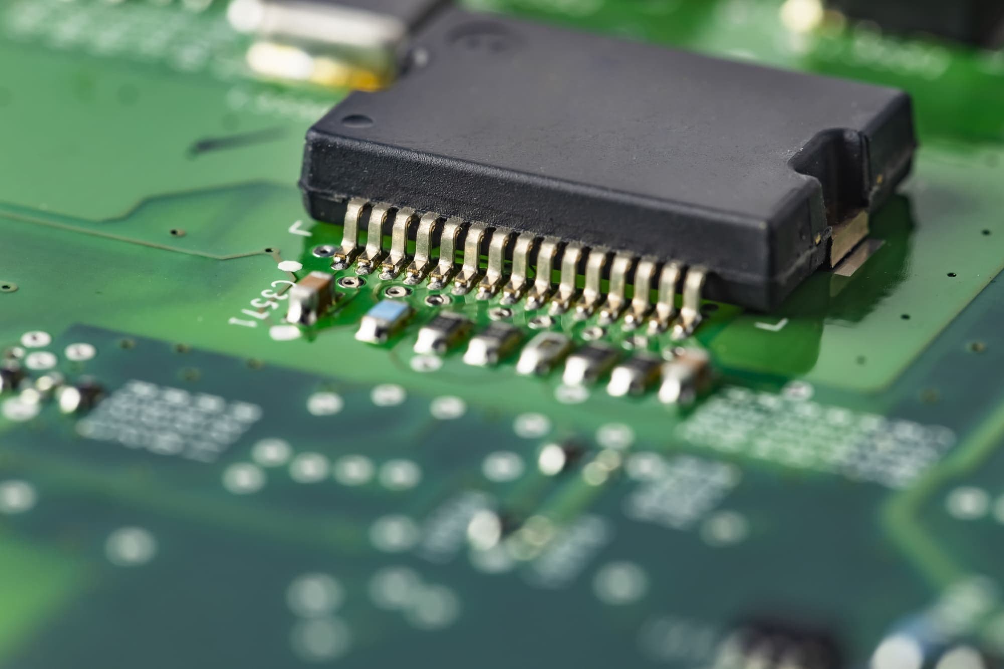 基板に実装されている半導体